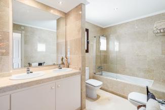 R4370671