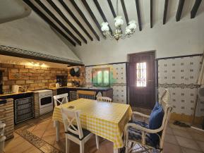 6 Bedroom Country House For Sale