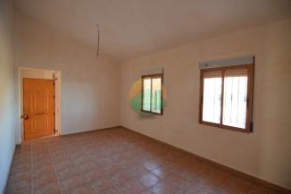 3 Bedroom Country House For Sale