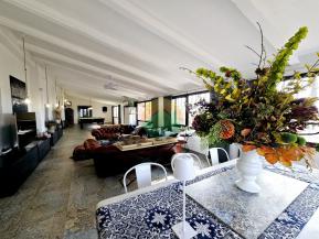 6 Bedroom Country House For Sale