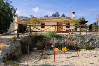 4 Bedroom Country house For Sale