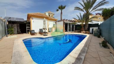 2 Bedroom Detached For sale
