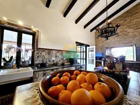 6 Bedroom Country House For Sale