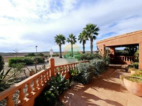 6 Bedroom Country House For Sale