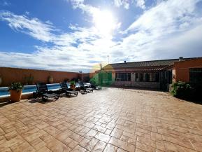 6 Bedroom Country House For Sale