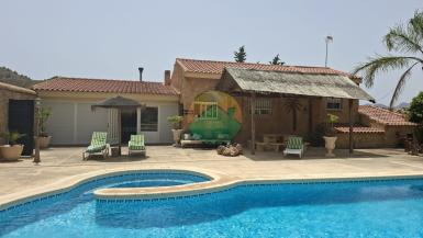 4 Bedroom Country house For Sale