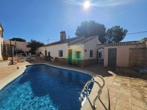 6 Bedroom Country House For Sale