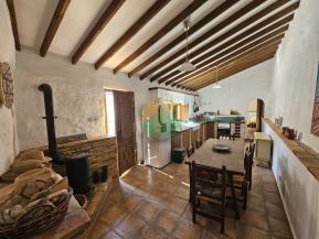 6 Bedroom Country House For Sale
