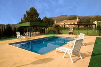 4 Bedroom Country house For Sale