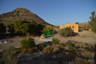3 Bedroom Country House For Sale