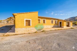 3 Bedroom Country House For Sale