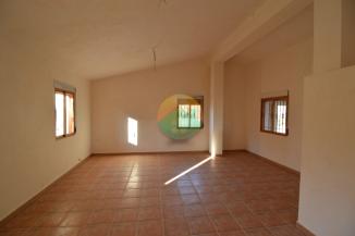 3 Bedroom Country House For Sale