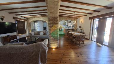 4 Bedroom Property For Sale