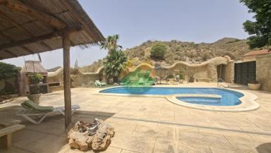 4 Bedroom Country house For Sale