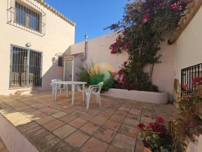 6 Bedroom Country House For Sale