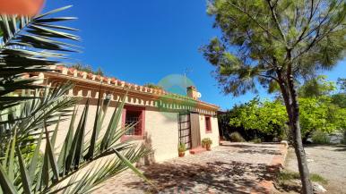 4 Bedroom Country house For Sale