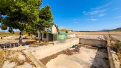 2 Bedroom Country house For Sale