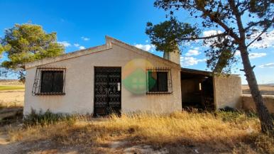 2 Bedroom Country house For Sale
