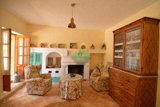 3 Bedroom Country House For Sale