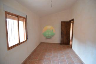 3 Bedroom Country House For Sale