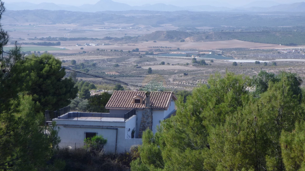 3 Bedroom Country house For Sale | ALE06