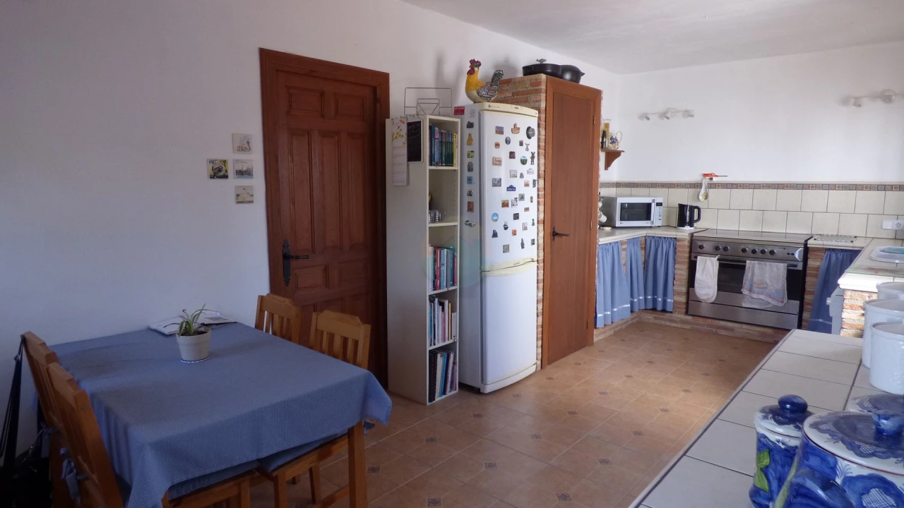 3 Bedroom Country house For Sale | ALE06
