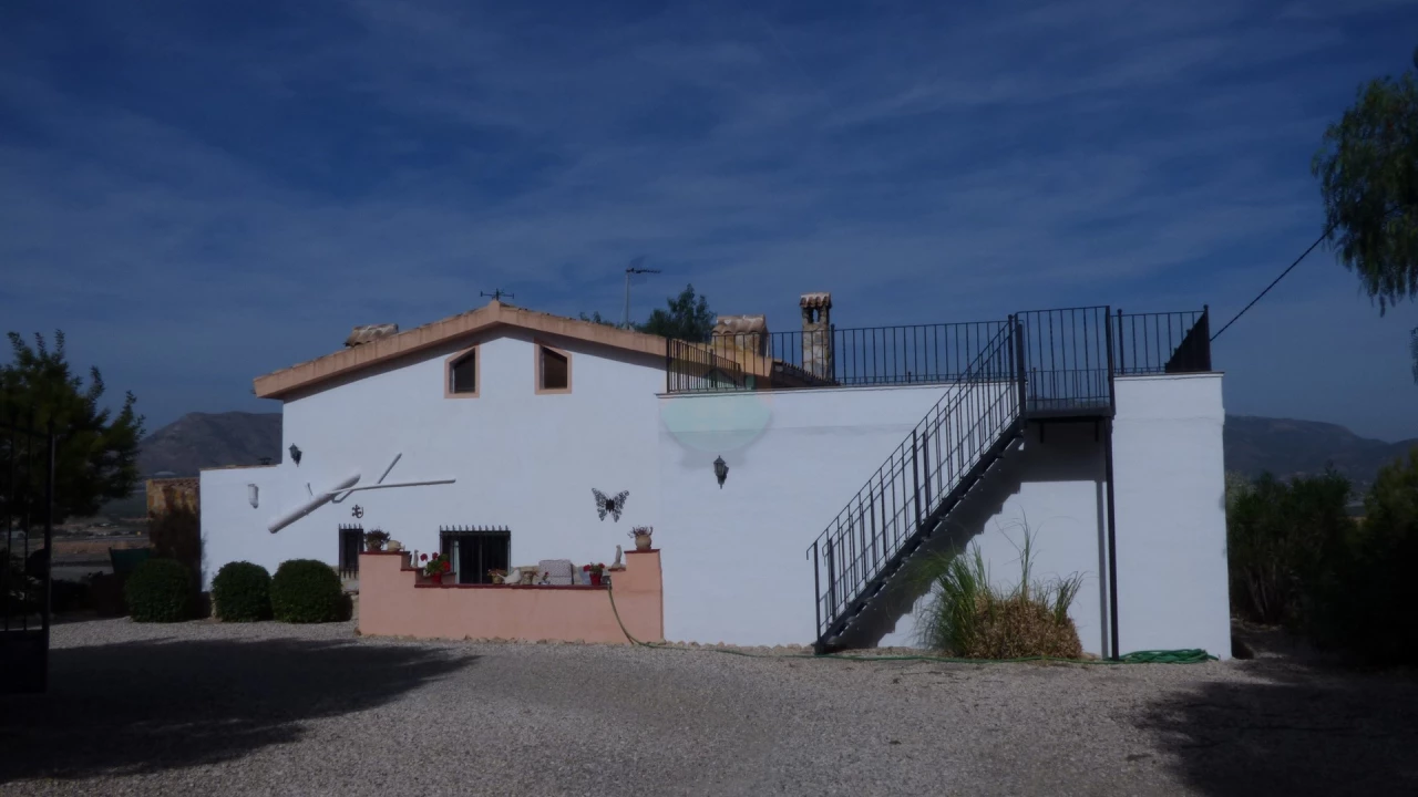 3 Bedroom Country house For Sale | ALE06