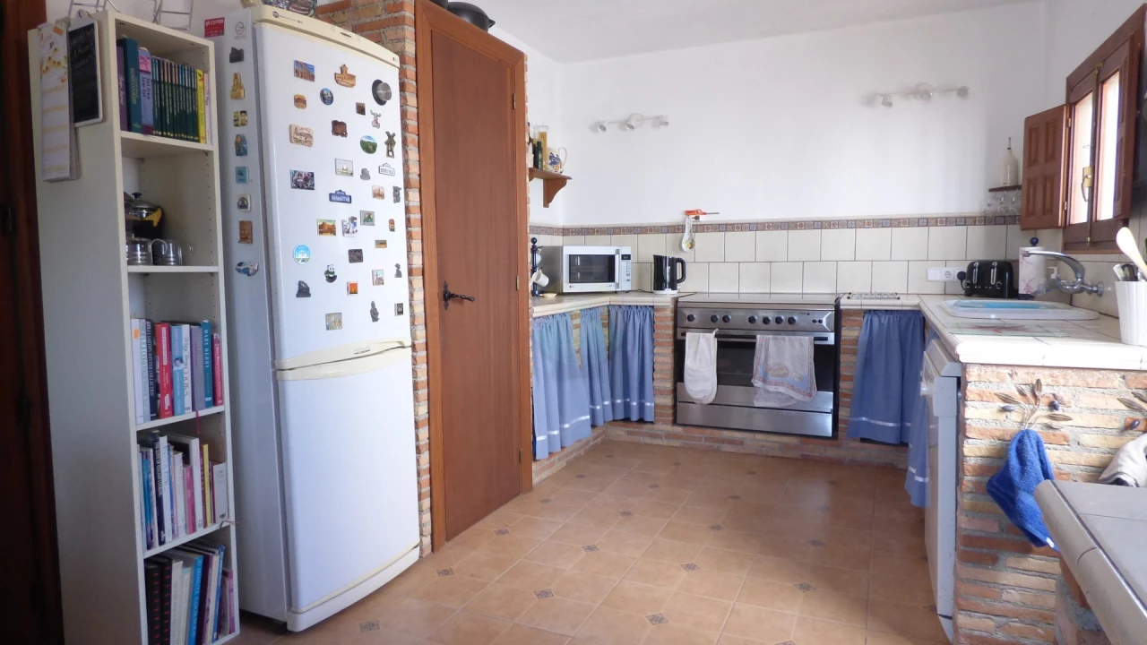 3 Bedroom Country house For Sale | ALE06