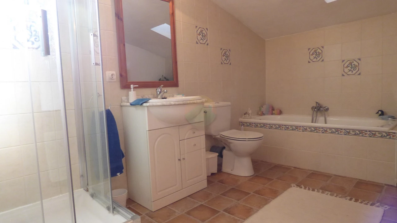 3 Bedroom Country house For Sale | ALE06