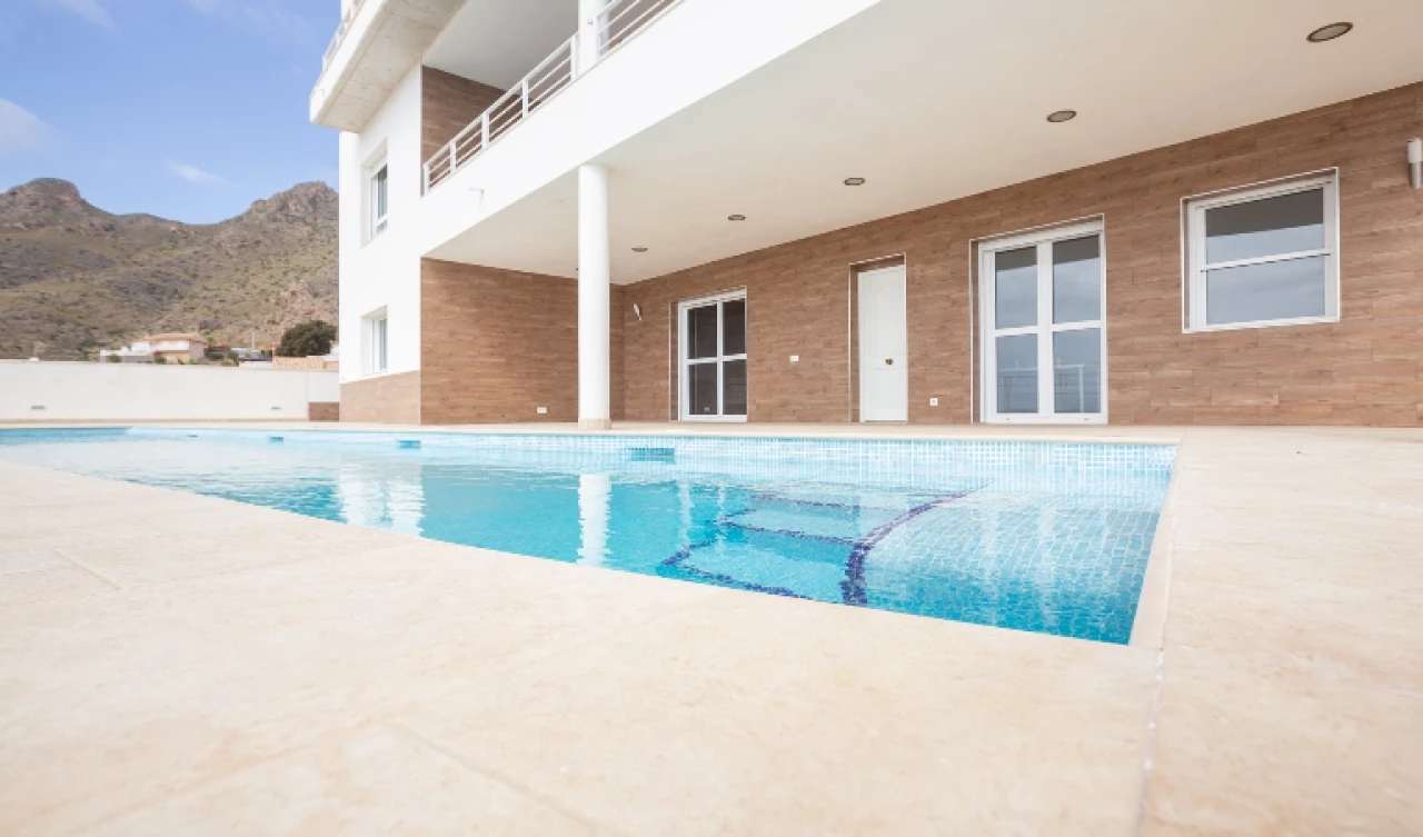 3 Bedroom Detached For Sale | BOL51