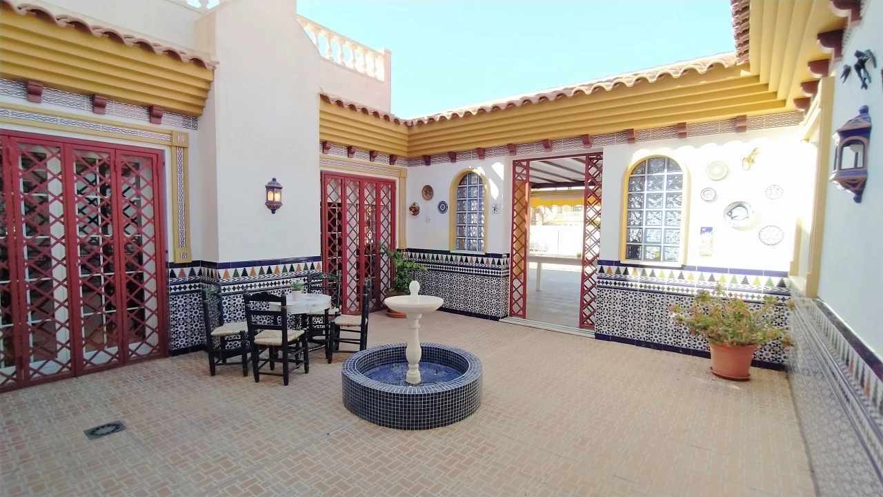 7 bedroom Detached villa For sale | CALA01