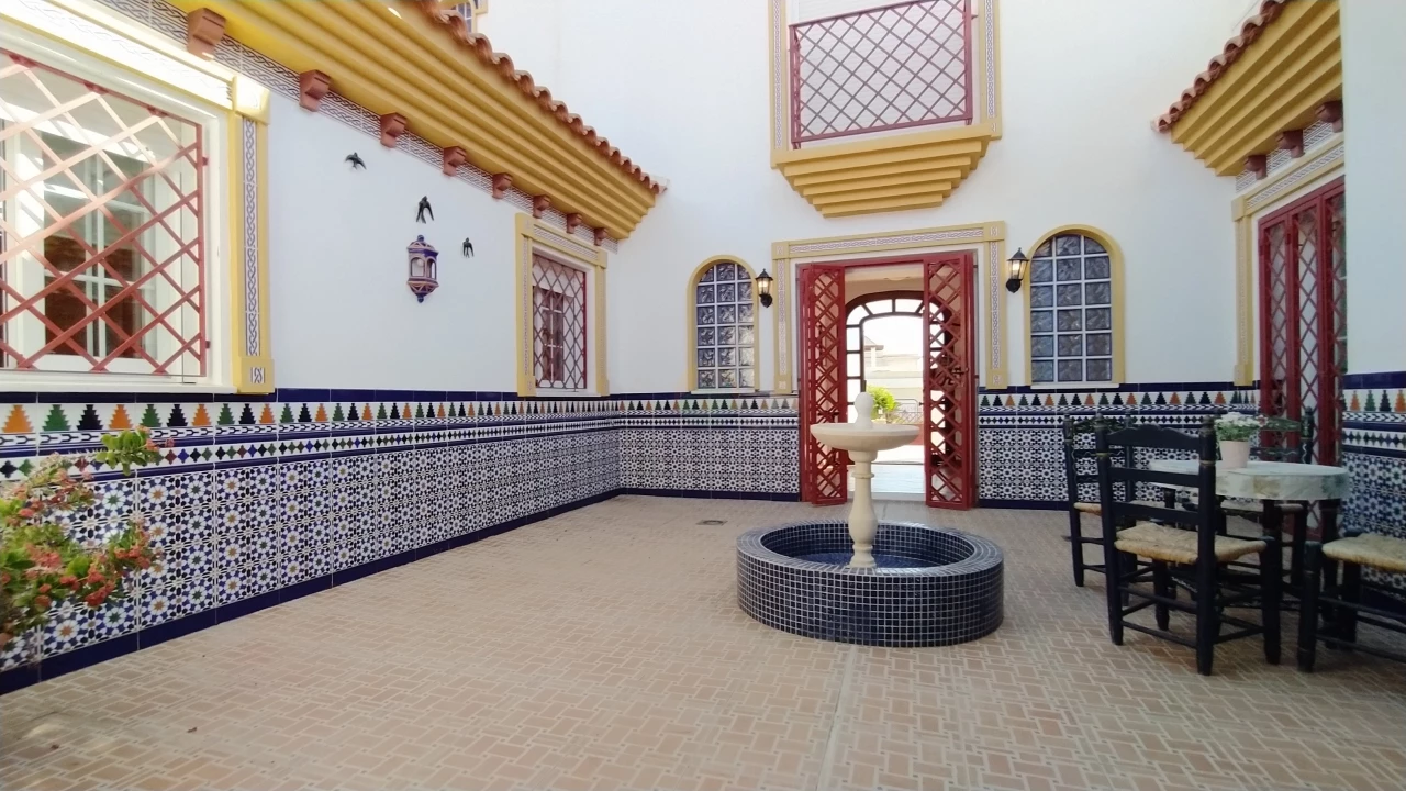 7 bedroom Detached villa For sale | CALA01