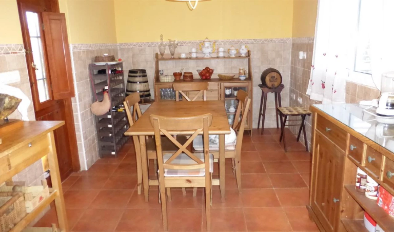 7 Bedroom 2 Bathroom Chalet Property For Sale | MCC82