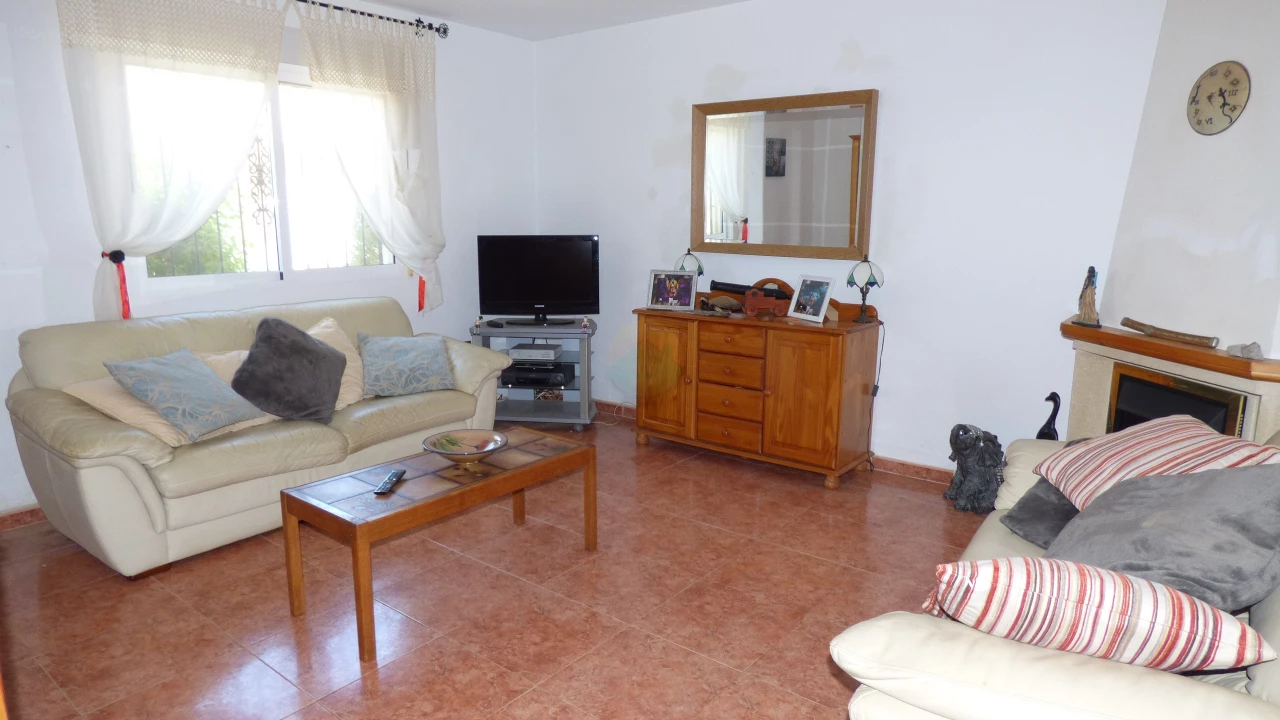 3 Bedroom Semi - Detached House For Sale | PAL02