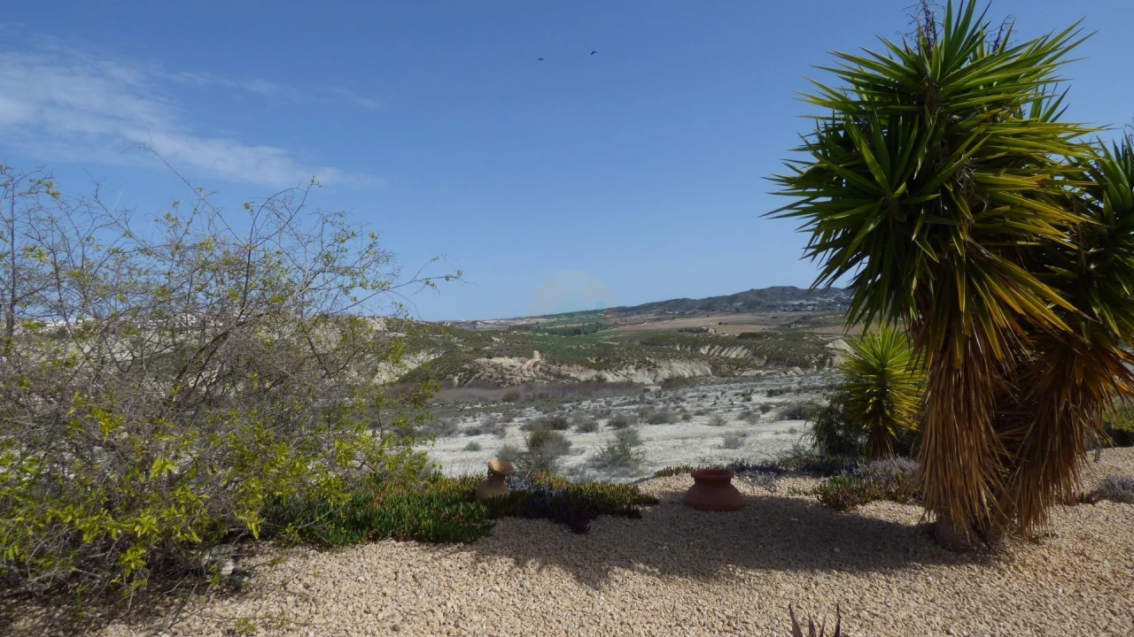 2 bedroom 2 bathroom Terraced For sale. | RED333