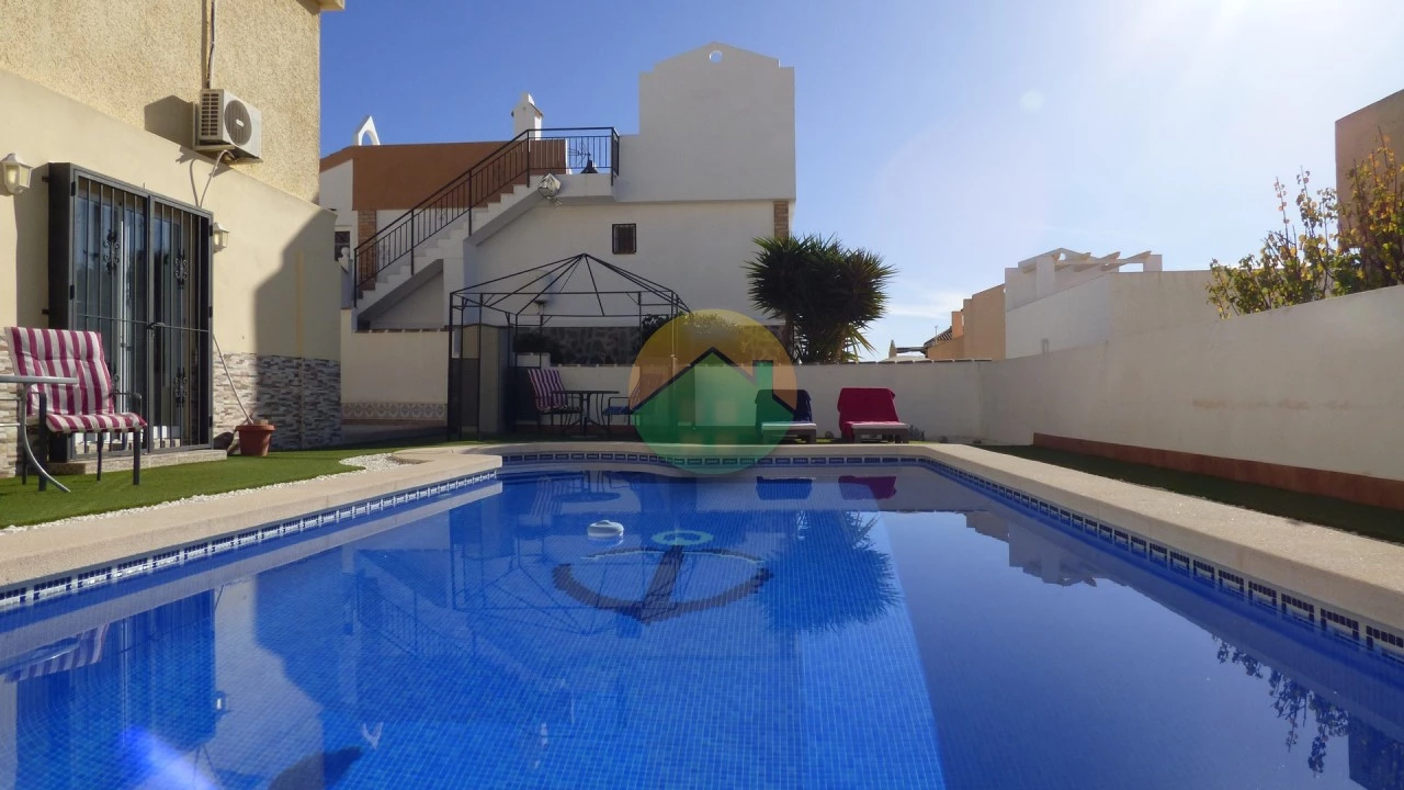 3 bedroom Detached villa For sale | ROD384