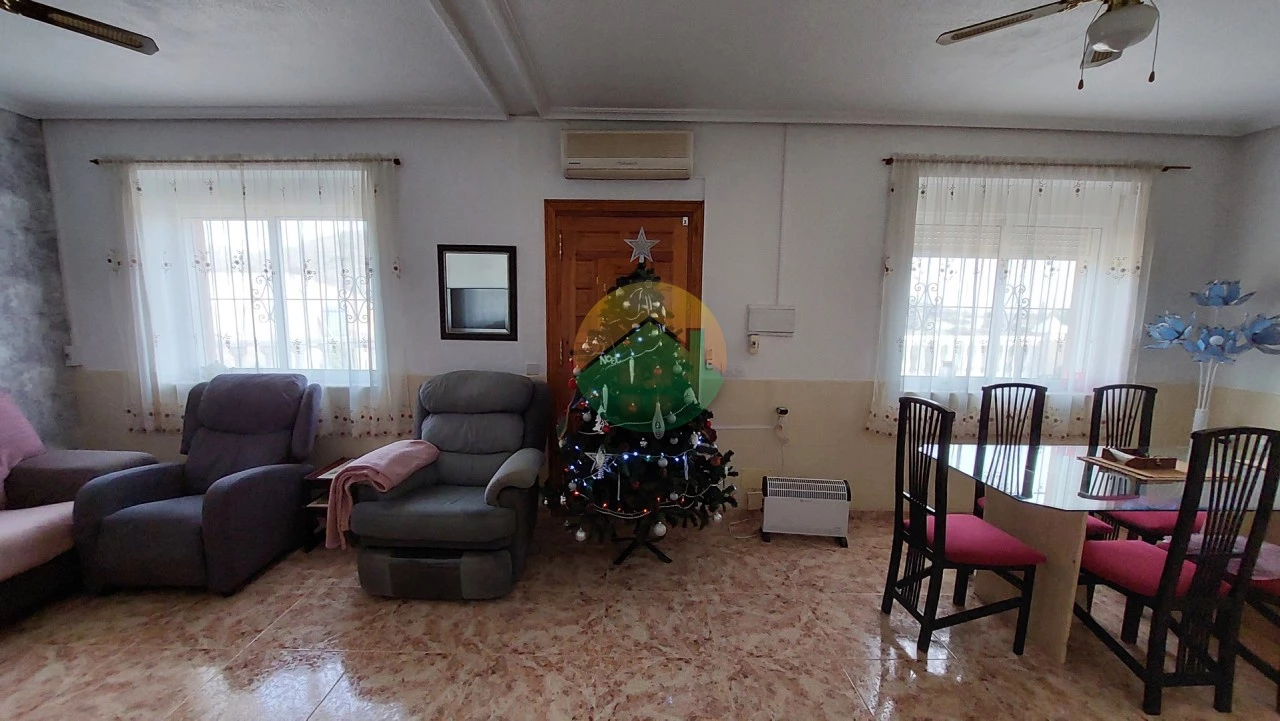 3 Bedroom Country house For sale | TAL04
