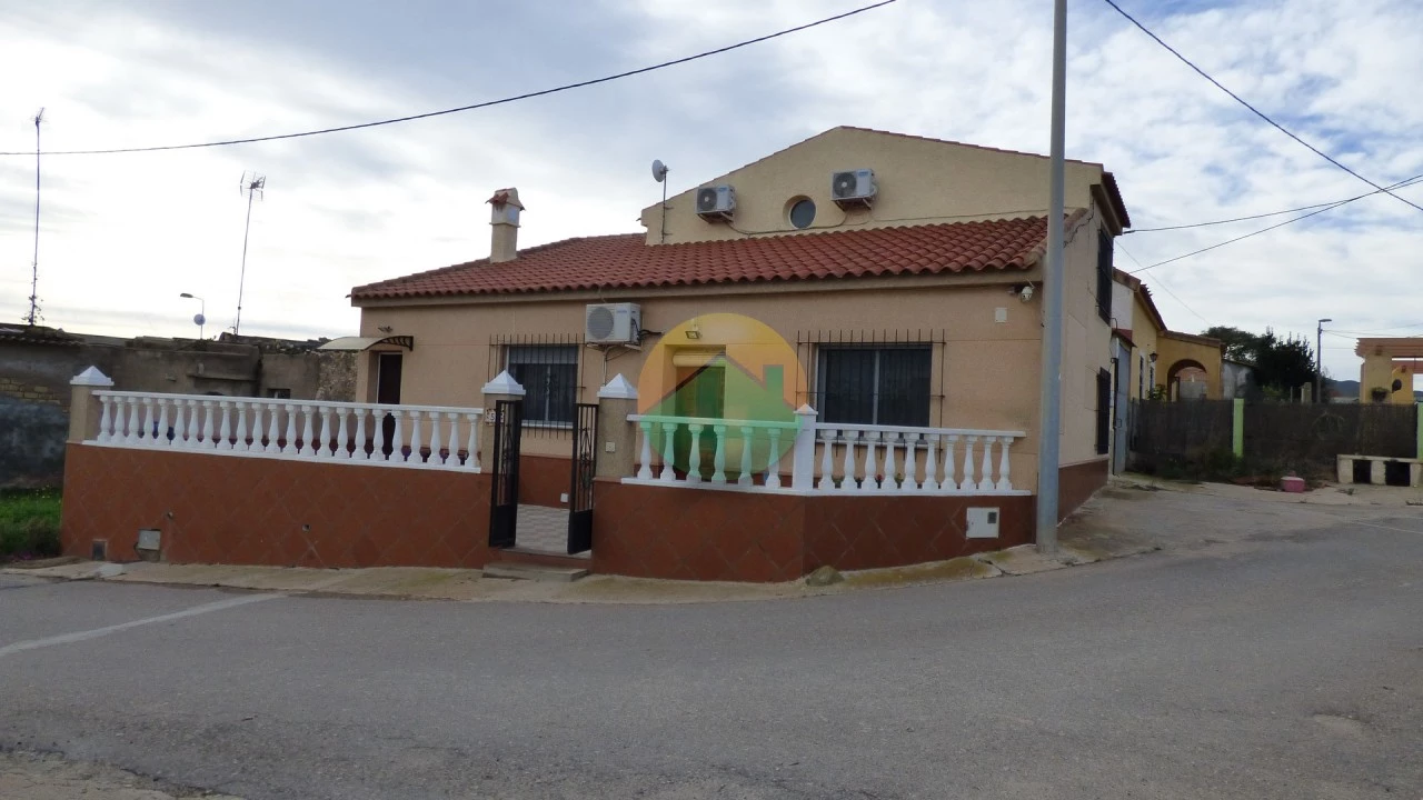 3 Bedroom Country house For sale | TAL04
