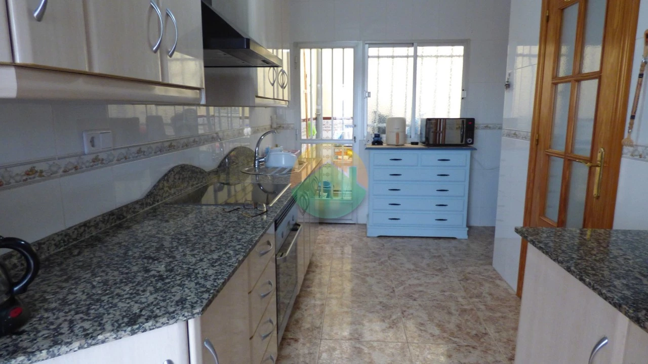 3 Bedroom Country house For sale | TAL04