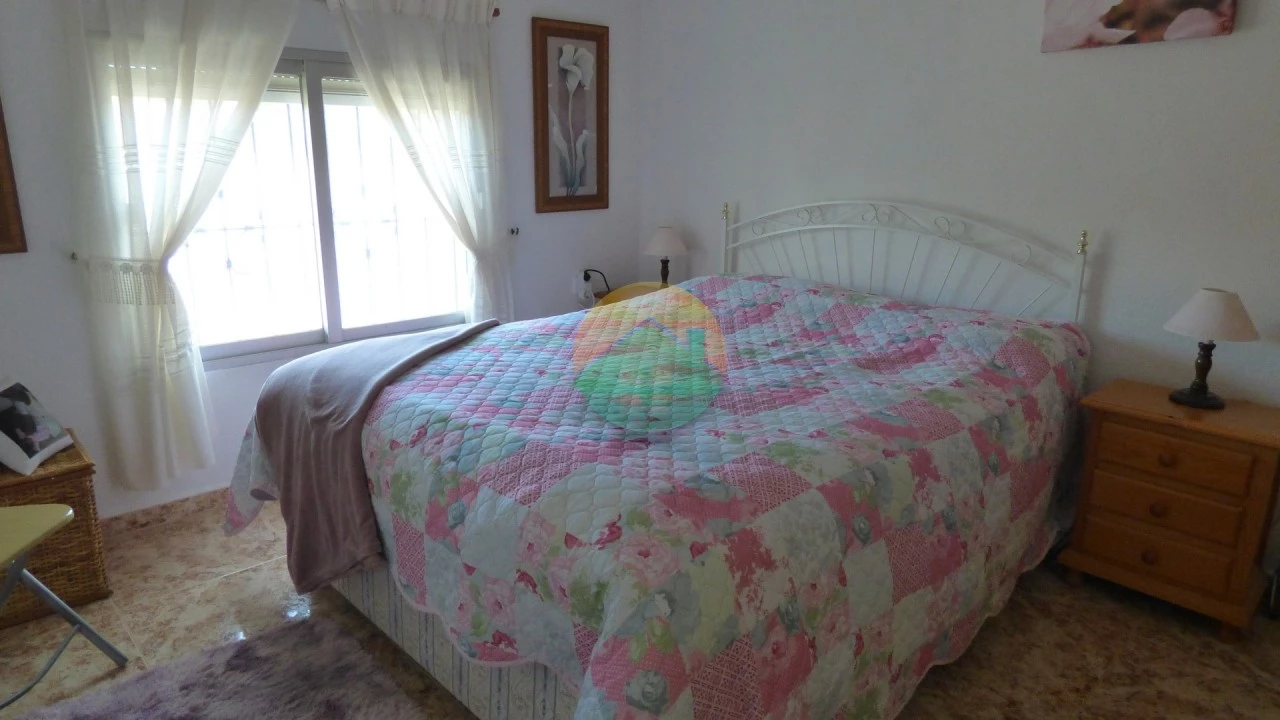 3 Bedroom Country house For sale | TAL04
