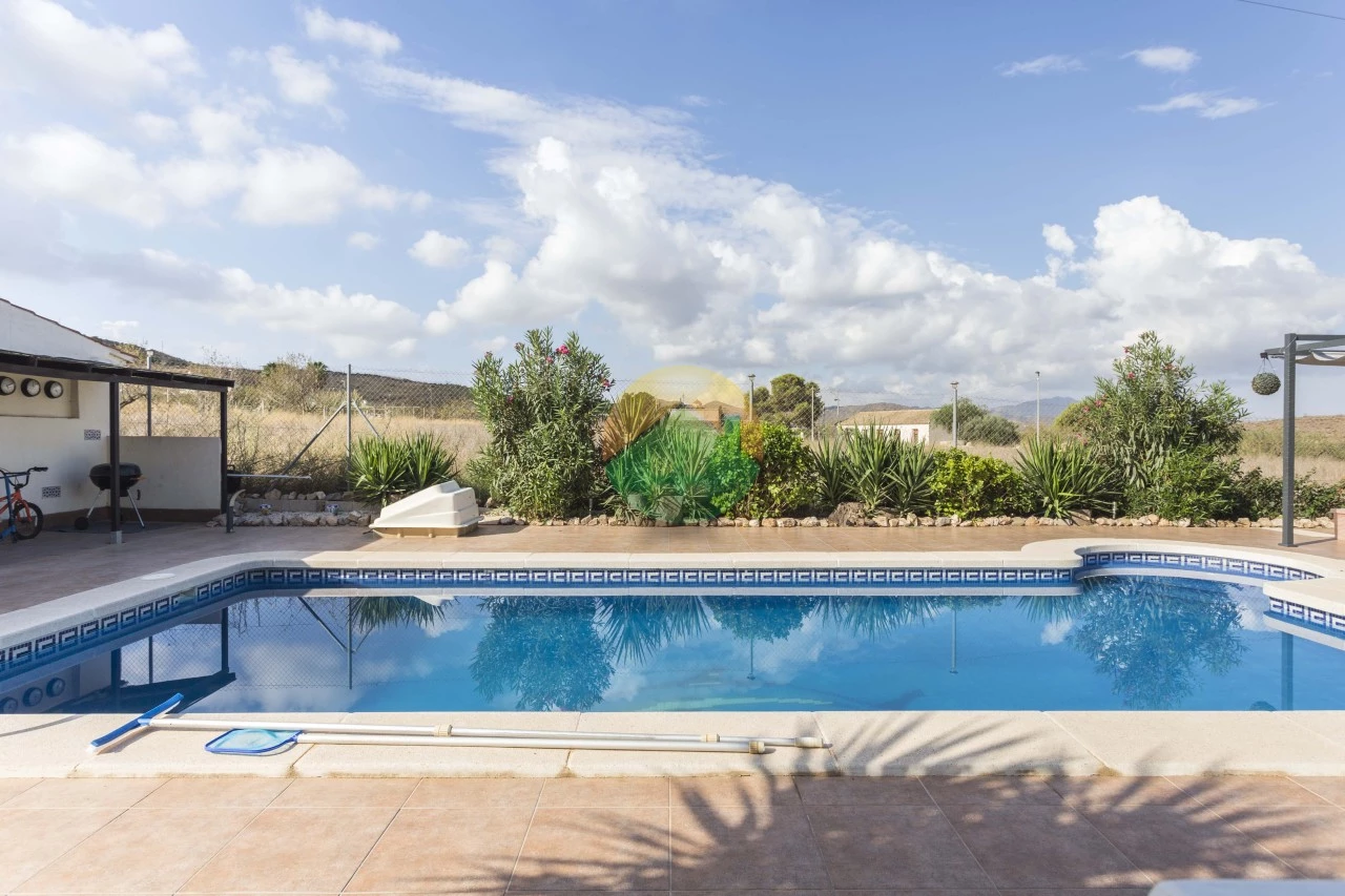 5 Bedroom Country house for Sale | TAL05