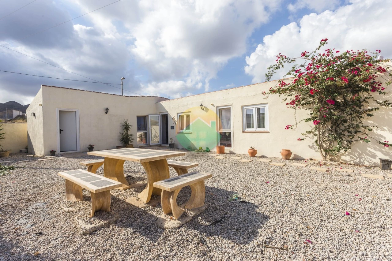 5 Bedroom Country house for Sale | TAL05