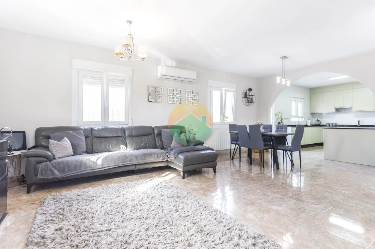 5 Bedroom Country house for Sale | TAL05
