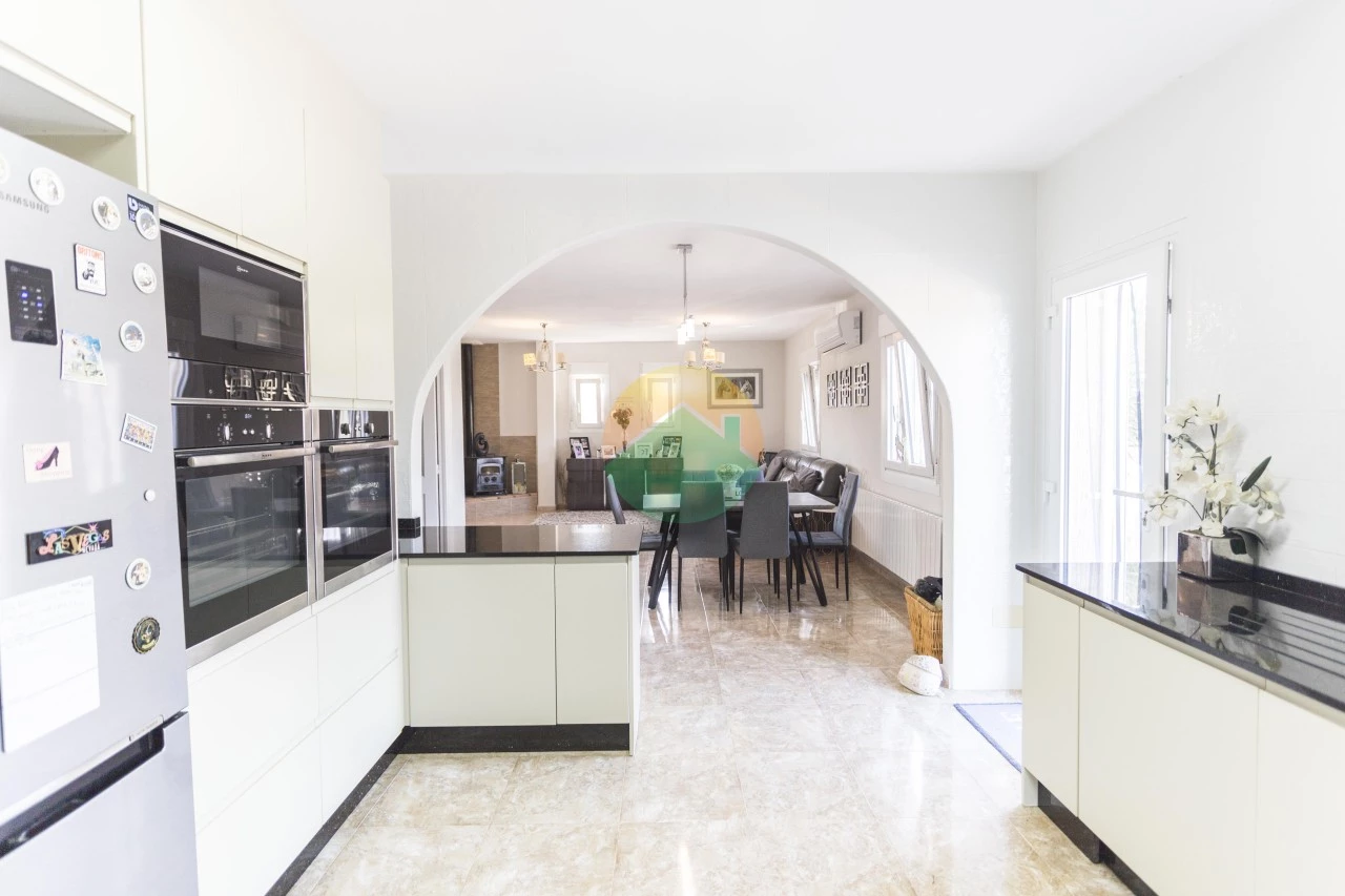 5 Bedroom Country house for Sale | TAL05