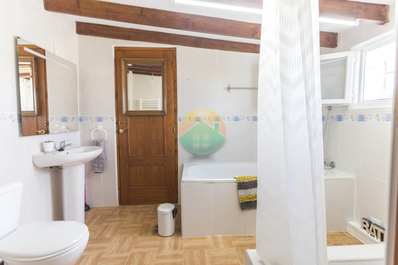5 Bedroom Country house for Sale | TAL05