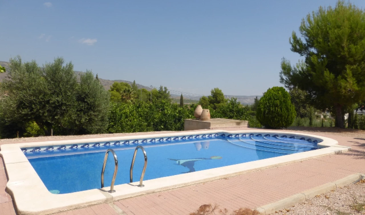3 Bedroom Finca For Sale | TOT01