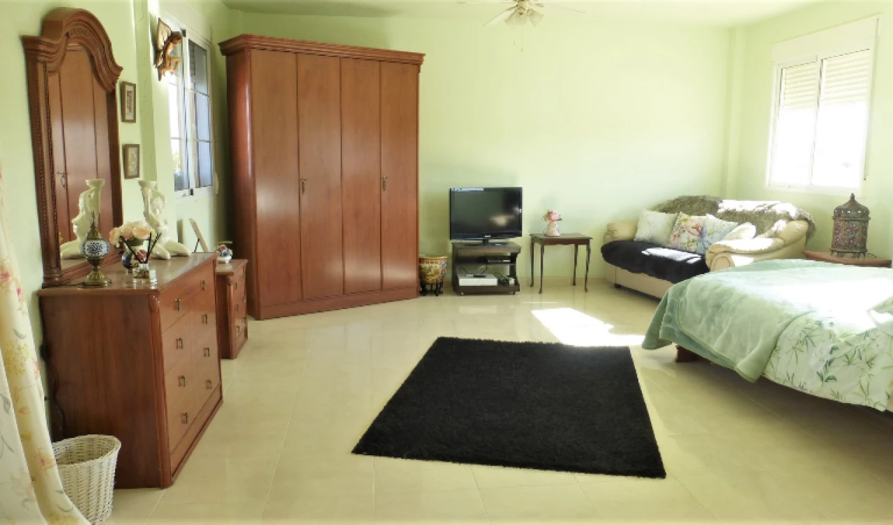 5 Bedroom Finca for Sale | TOT07