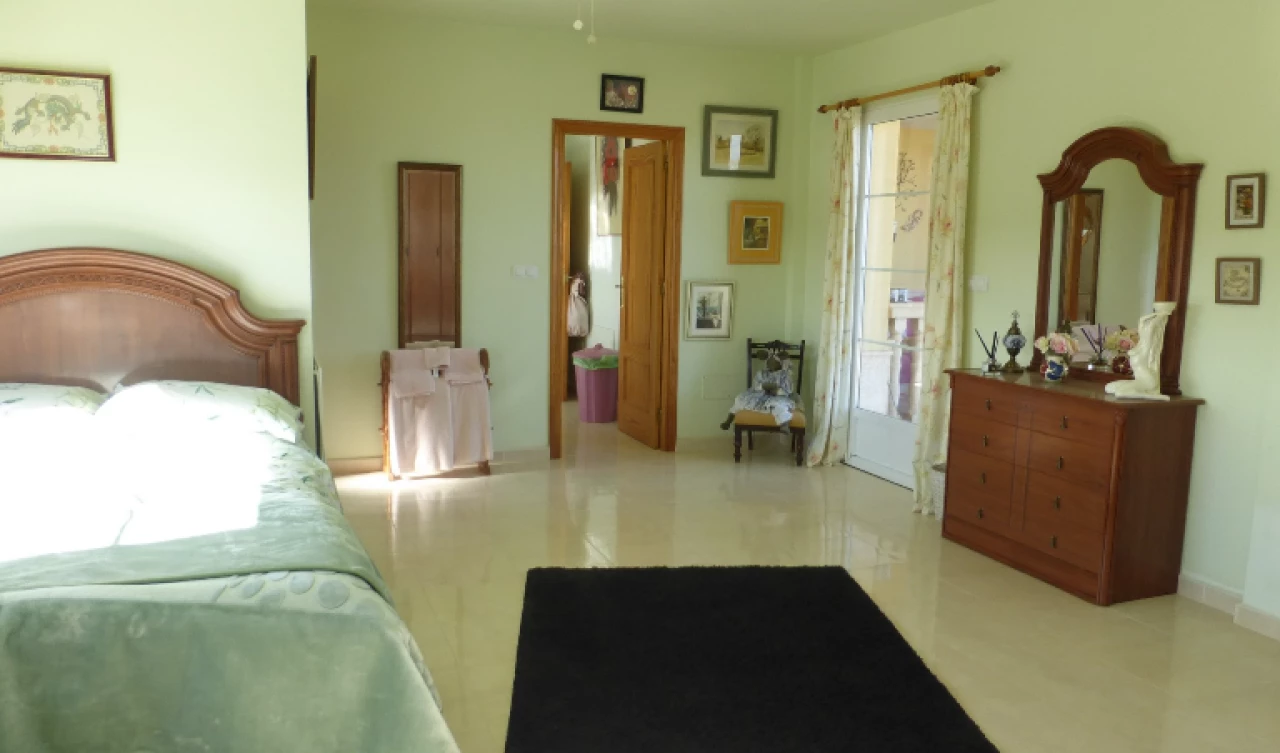 5 Bedroom Finca for Sale | TOT07