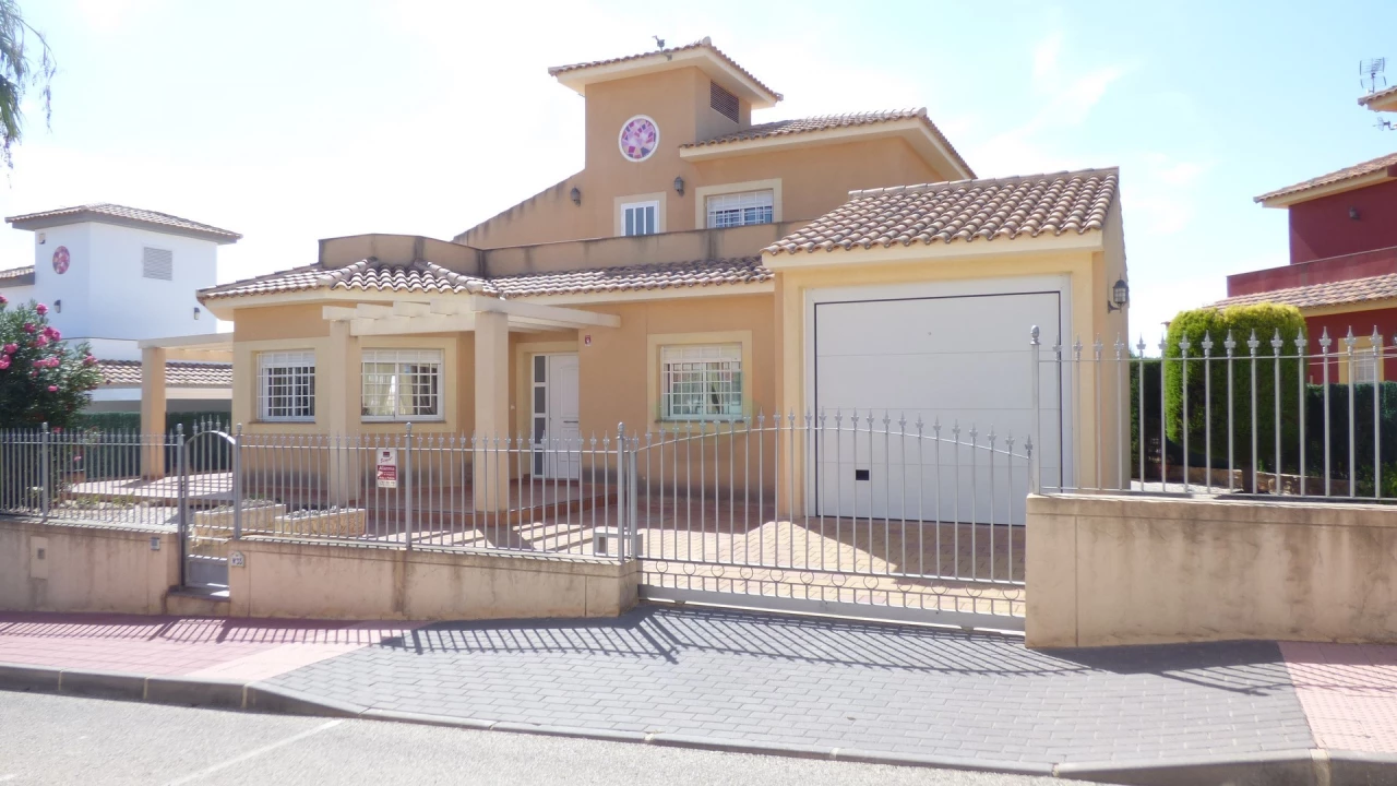 3 Bedroom Detached For Sale | TOT14