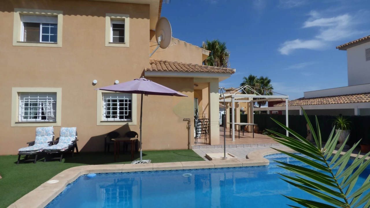 3 Bedroom Detached For Sale | TOT14